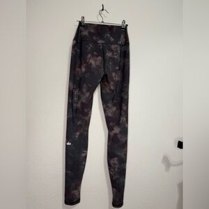 ALO Yoga Women's Black and Brown Leggings